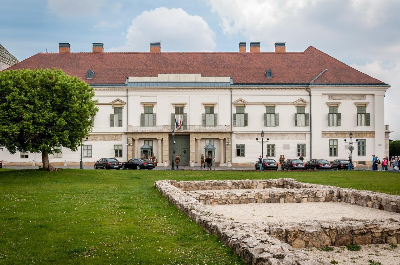 Апартаменти Castle